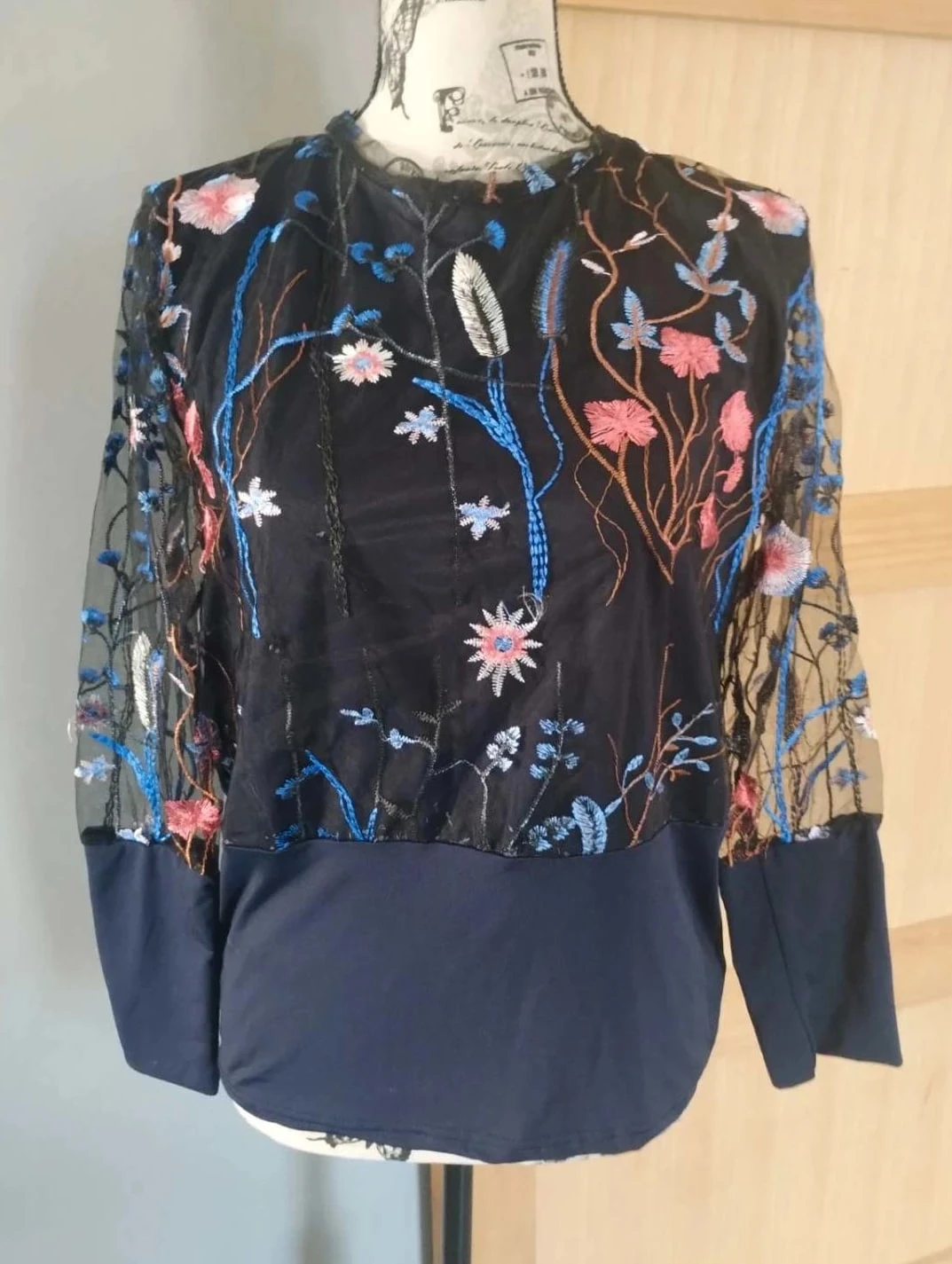 Haut manches longues transparentes fleurie T40